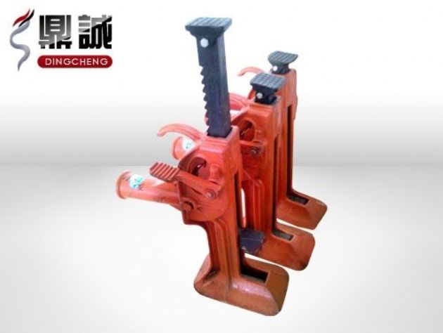 點(diǎn)擊查看詳細(xì)信息<br>標(biāo)題：齒條式起道機(jī) 閱讀次數(shù)：4360