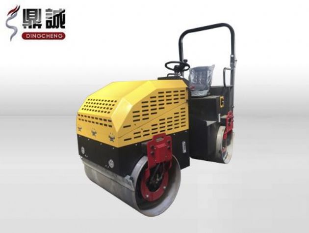 點擊查看詳細信息<br>標題：2.5噸全液壓座駕式振動壓路機 閱讀次數：14599